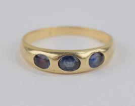 Ring mit 3 ovalen Saphiren, 585er Gold