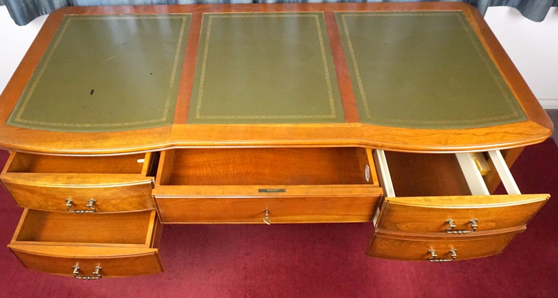 Schreibtisch, Grange furniture, Frankreich und Armlehnstuhl, 20.Jh. - Image 3 of 6