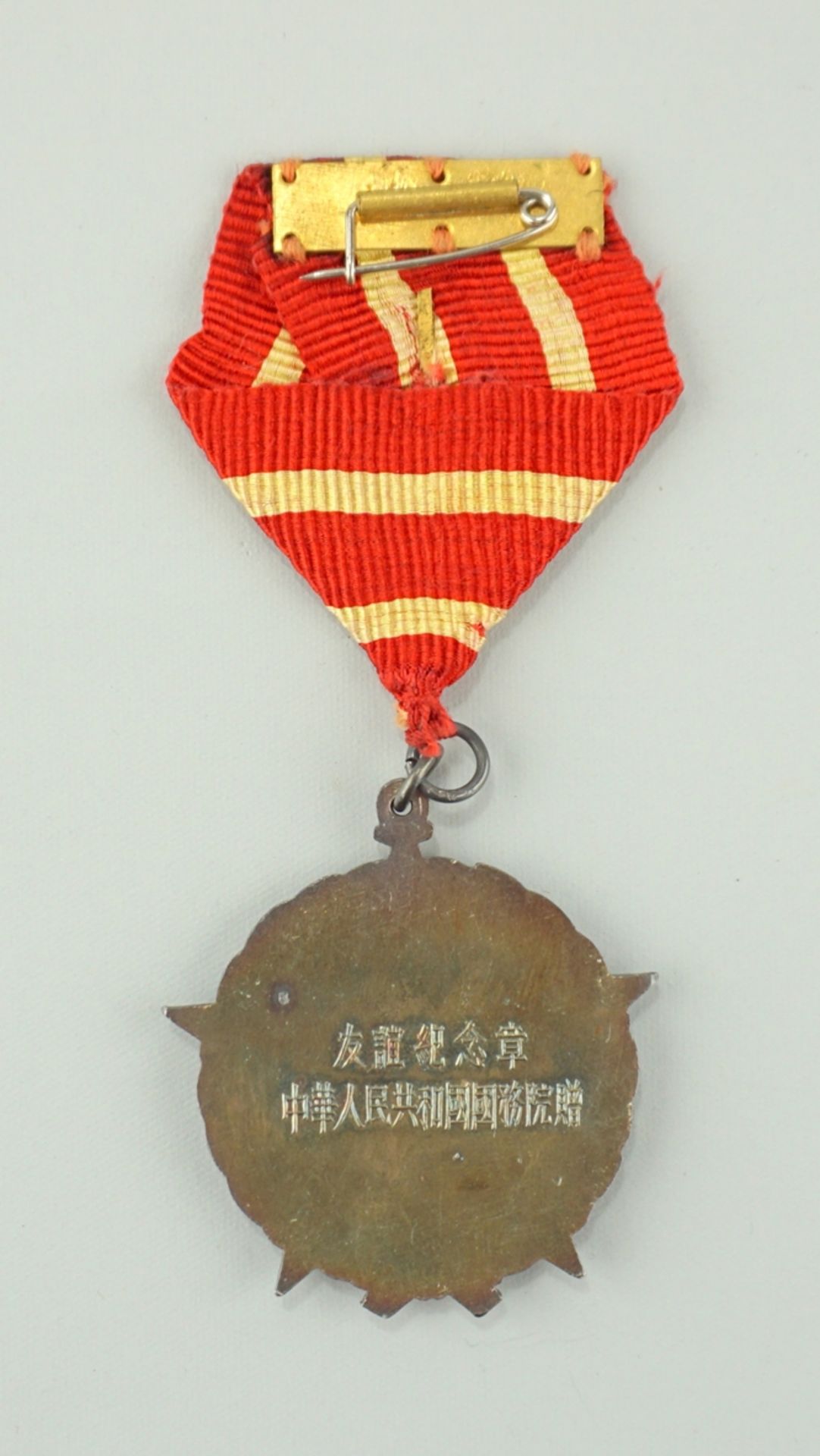 Medaille "Freundschaft" im Originaletui, China und sogn."Mao-Bibel", Mitte 20.Jh. - Bild 3 aus 5