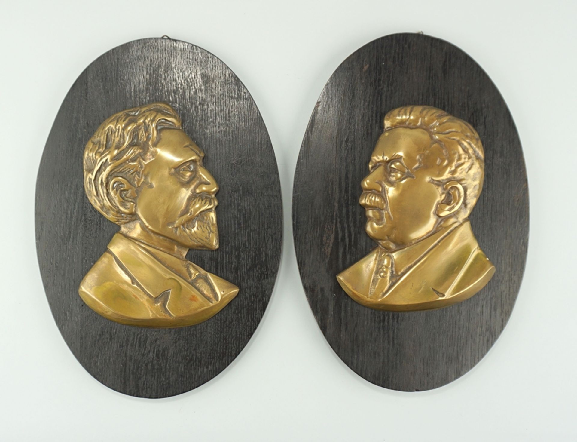 2 Porträt-Reliefbilder August Bebel und Friedrich Ebert