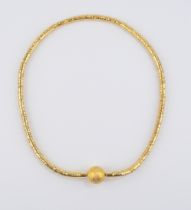 Collier mit brillantbesetzter Kugel und Wechselmechanismus, dazu Rutil-Wechselkugel, 750er Gold