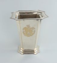 Vase mit Wappen, Silberauflage