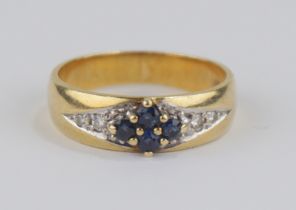 Ring mit 4 Saphiren und 4 kleinen Diamant-Brillanten, 585er Gold