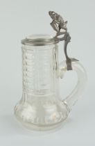Kristallglas-Bierkrug mit Ziegenbock-Daumenheber, um 1880