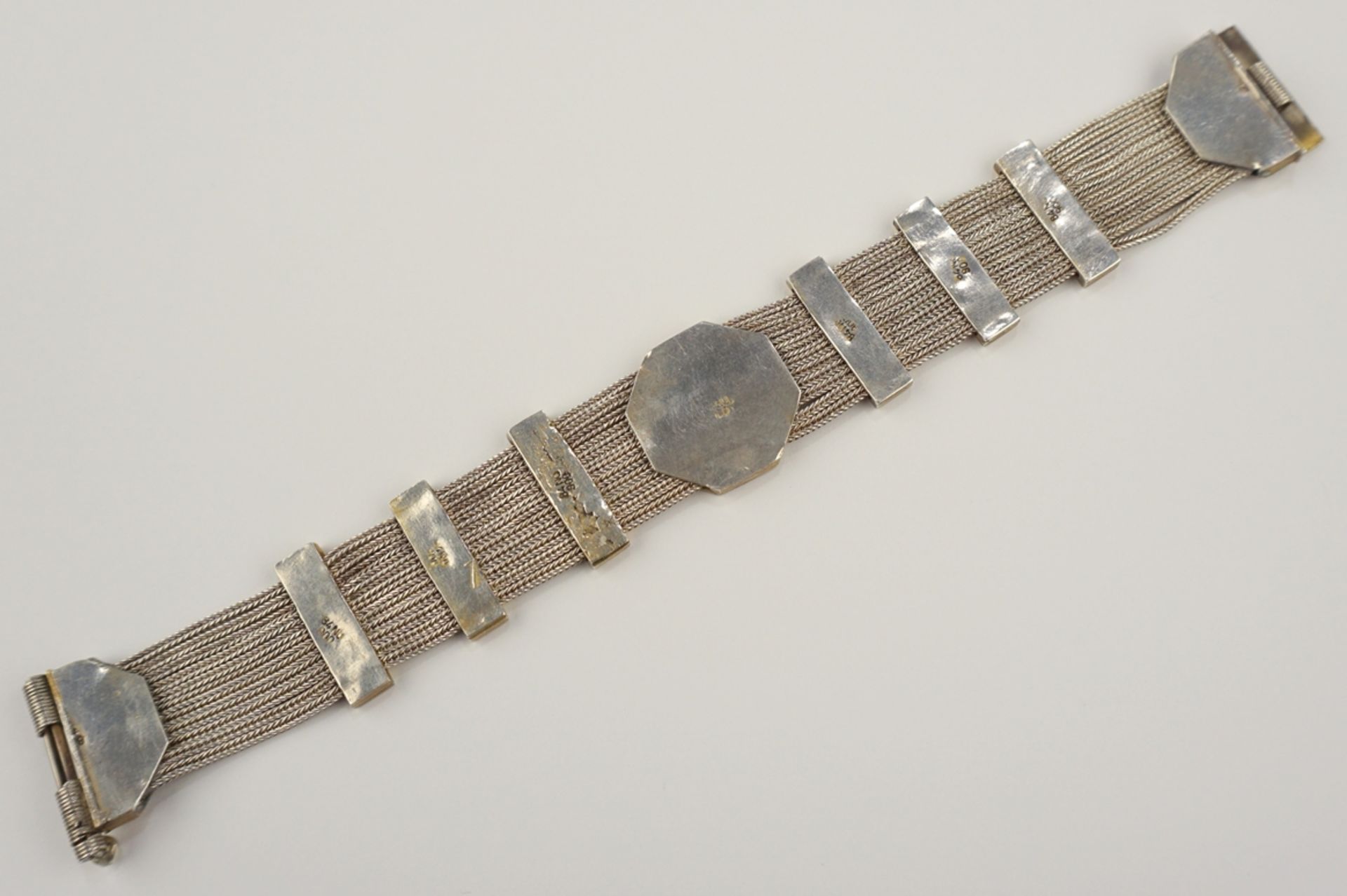 mehrstrangiges Armband mit Emaille, 900er Silber, wohl Russland, 1.Hälfte 20.Jh. - Image 2 of 2