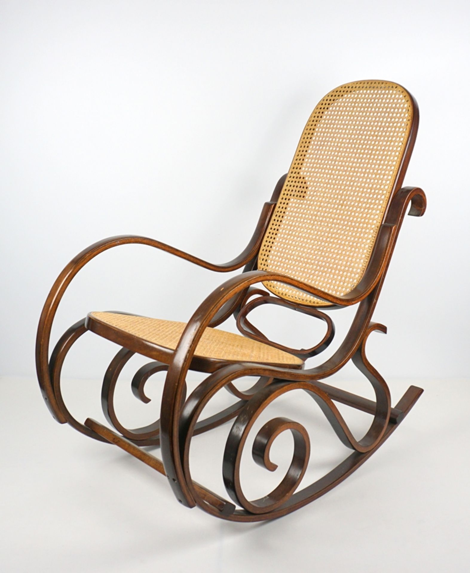 Schaukelstuhl, Bugholz mit Korbgeflecht, Thonet-Stil, 2.Hälfte 20.Jh.