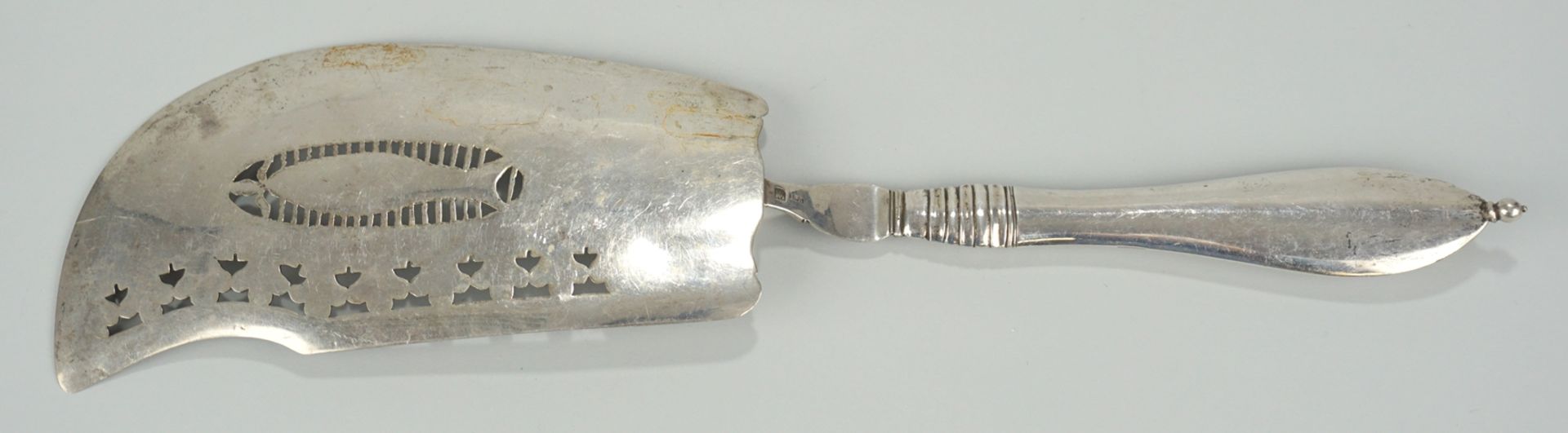 Fischheber, min. 800er Silber, 1. Hälfte 19.Jh. - Bild 2 aus 2