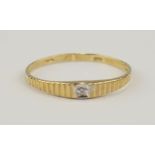 Ring mit kleinem Diamant-Brillant,. 333er Gold