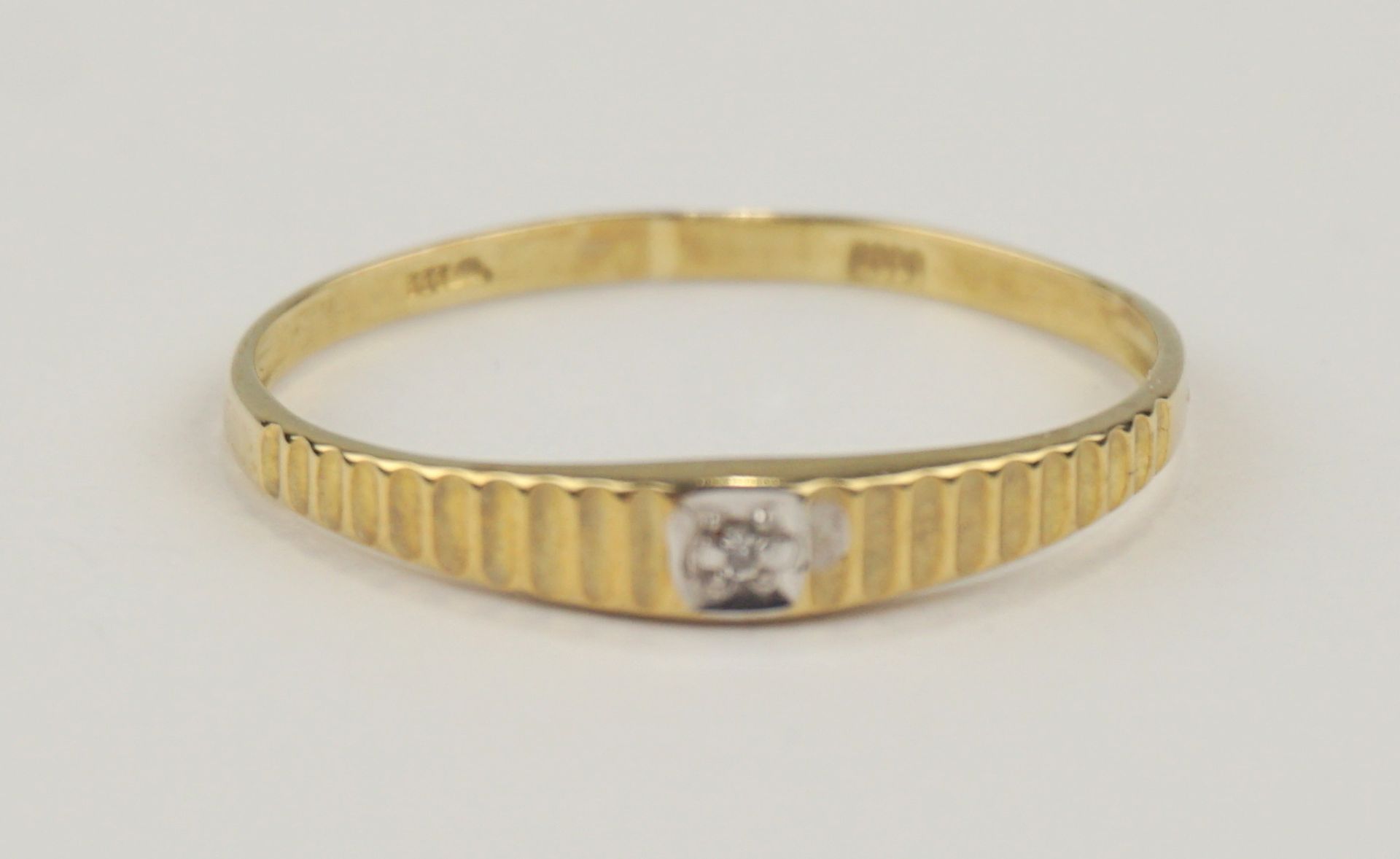 Ring mit kleinem Diamant-Brillant,. 333er Gold