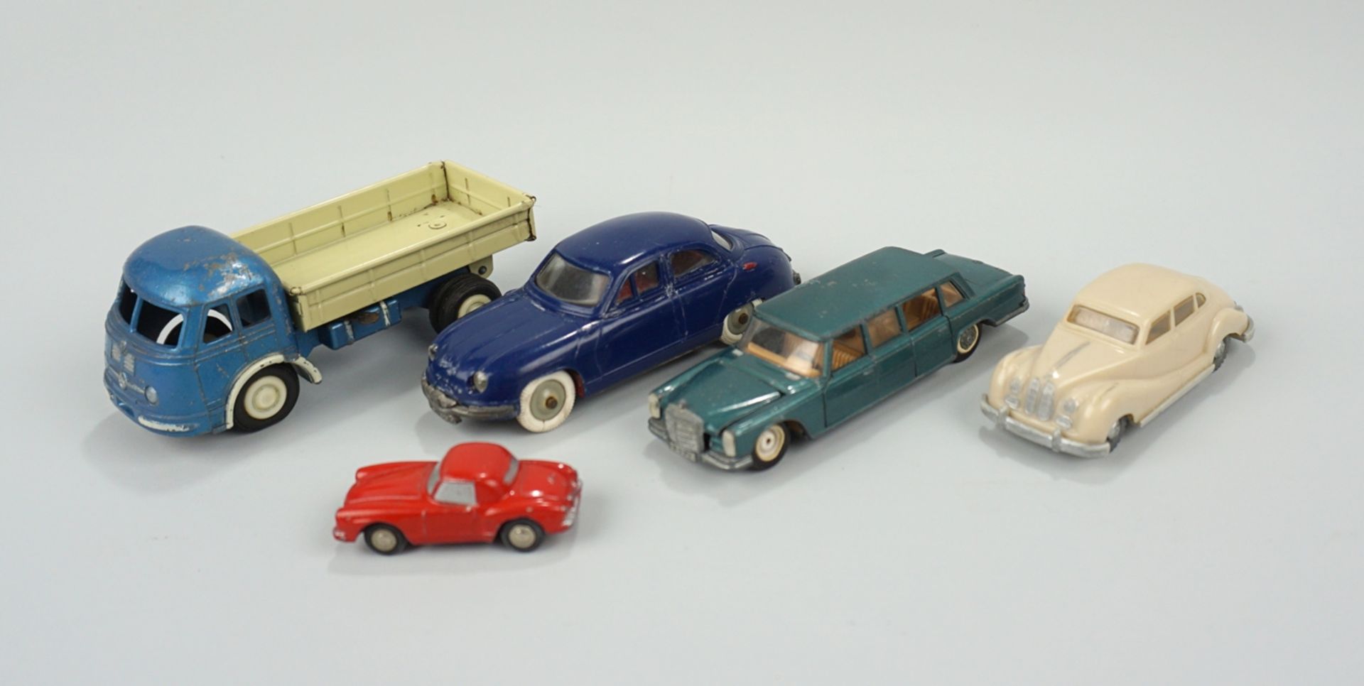 5 Modellautos, überwiegend Metall, u.a. Schuco