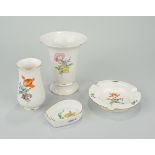 2 Vasen und 2 Ascher, Deutsche Blume, Meissen, nach 1934