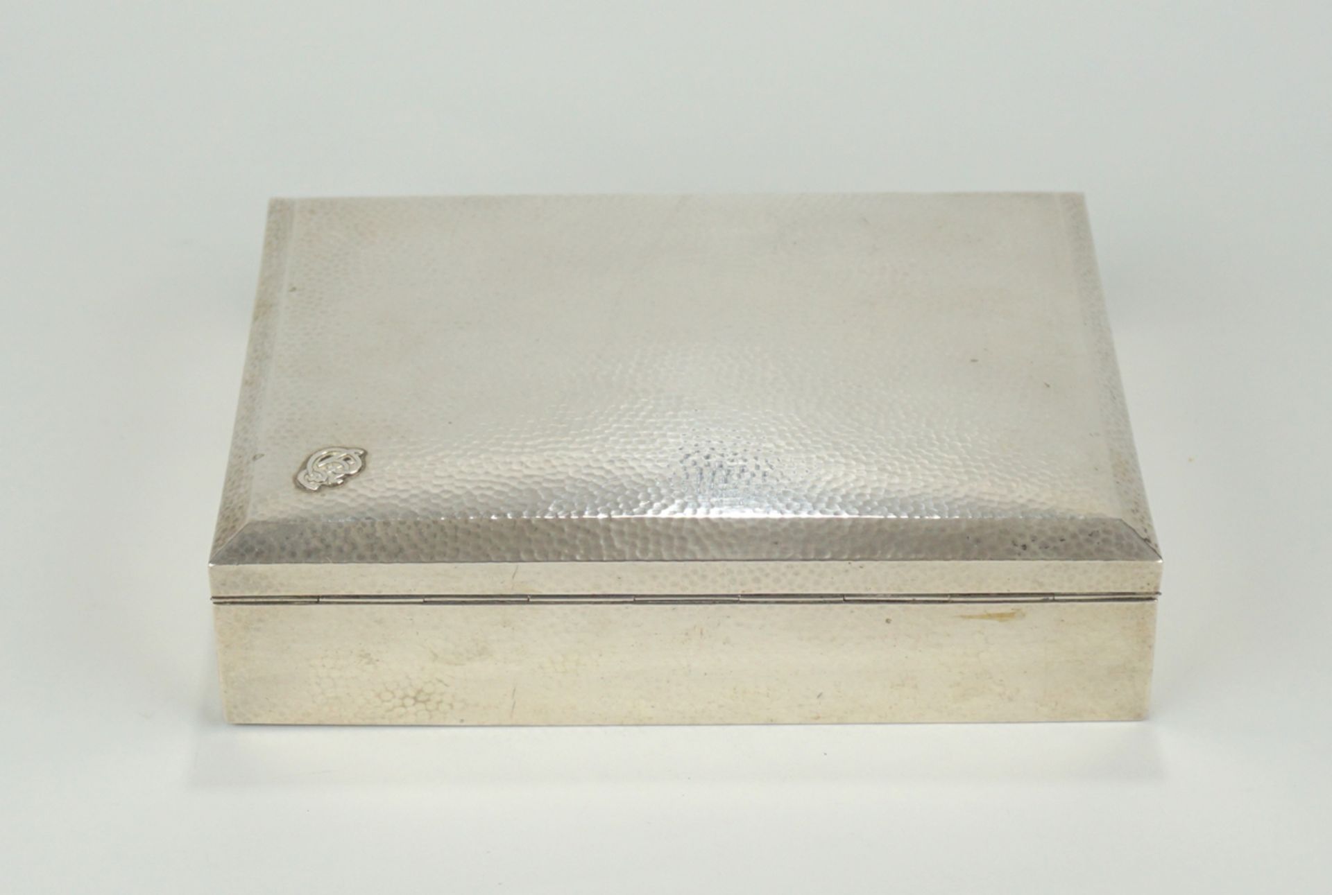 Schatulle mit Hammerschlagdekor, 1930er/1940er Jahre, 800er Silber - Image 2 of 3