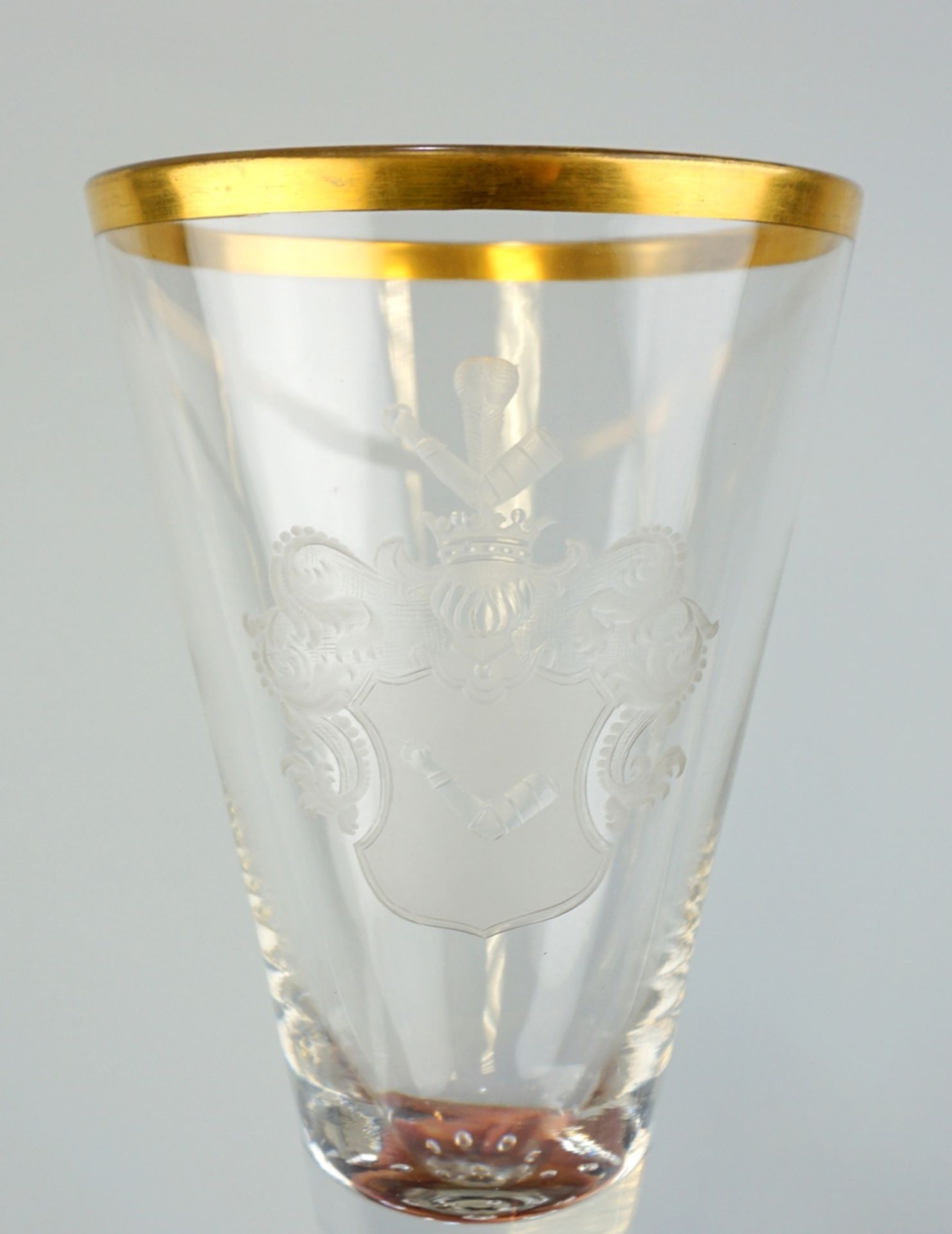 Pokalglas mit gravierten Wappen der Adelsfamilie von Oelsen im Mattschliff, Josephinenhütte, um 189 - Bild 2 aus 3