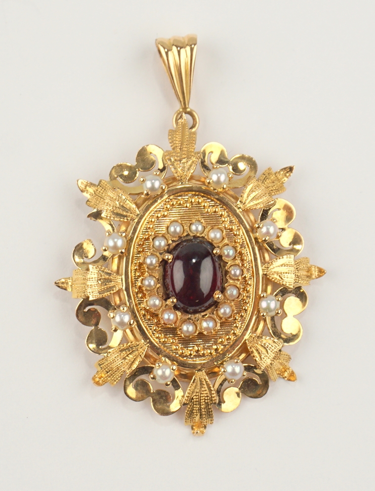 großer Anhänger, Biedermeier mit Granat-Cabochon und 8 Saatperlen, 585er Gold