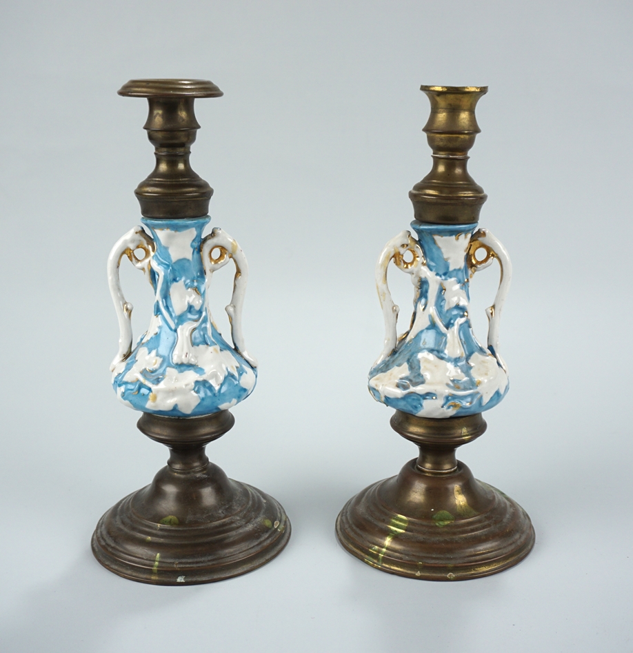 Paar Kerzenleuchter, Porzellan / Messing, um 1860