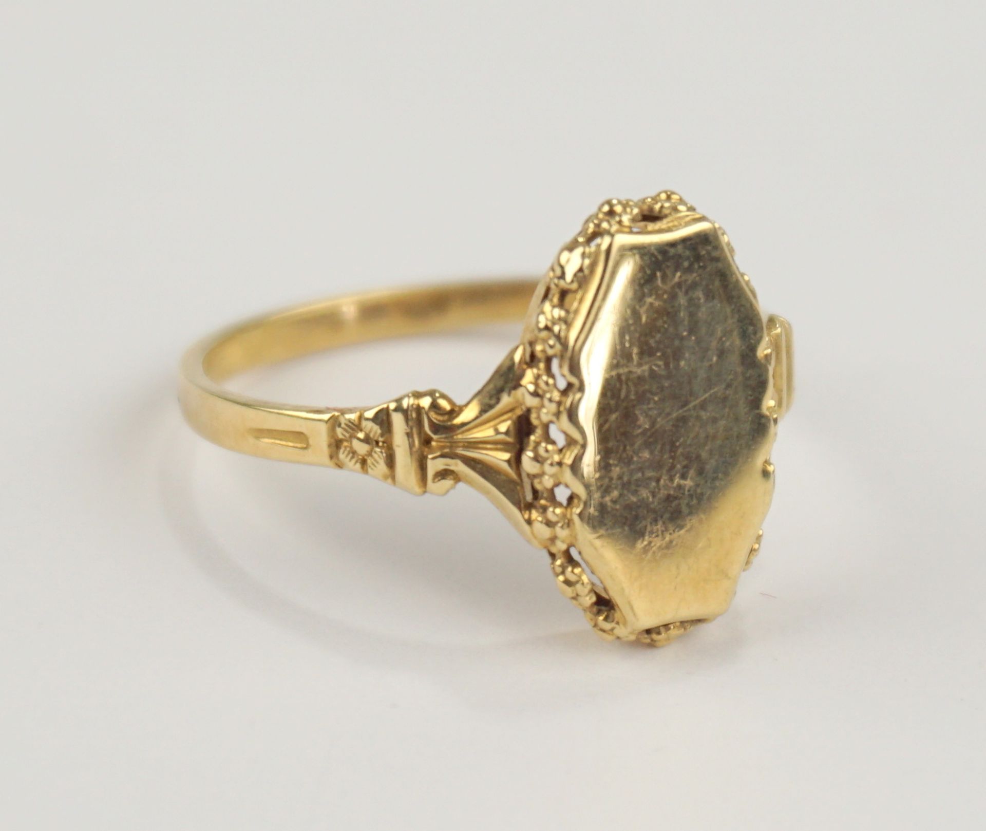 Ring mit geschweifter Platte, 585er Gelbgold, 1920er Jahre