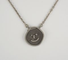 Collier mit einem Smiley, Jørgen Jensens Sølvsmedie - Vejle 1978 - 1985, Dänemark, Zinn