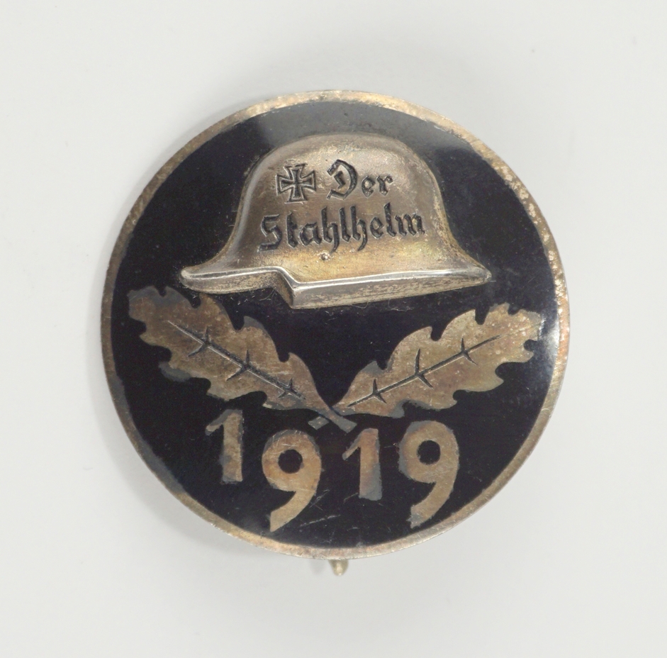 Stahlhelmbund - Diensteintrittsabzeichen 1919, große Ausführung, 835er Silber, selten