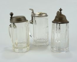 3 Glas-Bierkrüge mit Zinndeckeln, um 1890