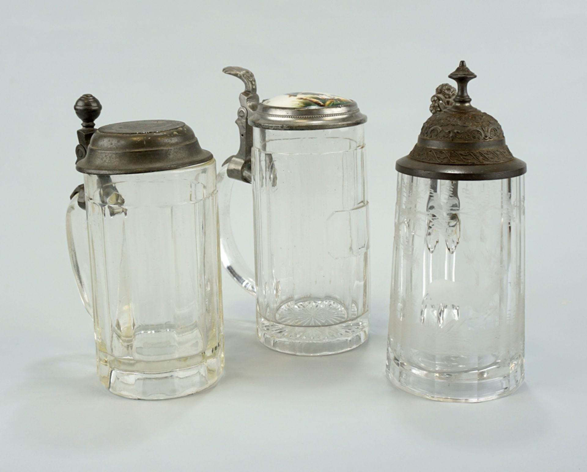 3 Glas-Bierkrüge mit Zinndeckeln, um 1890