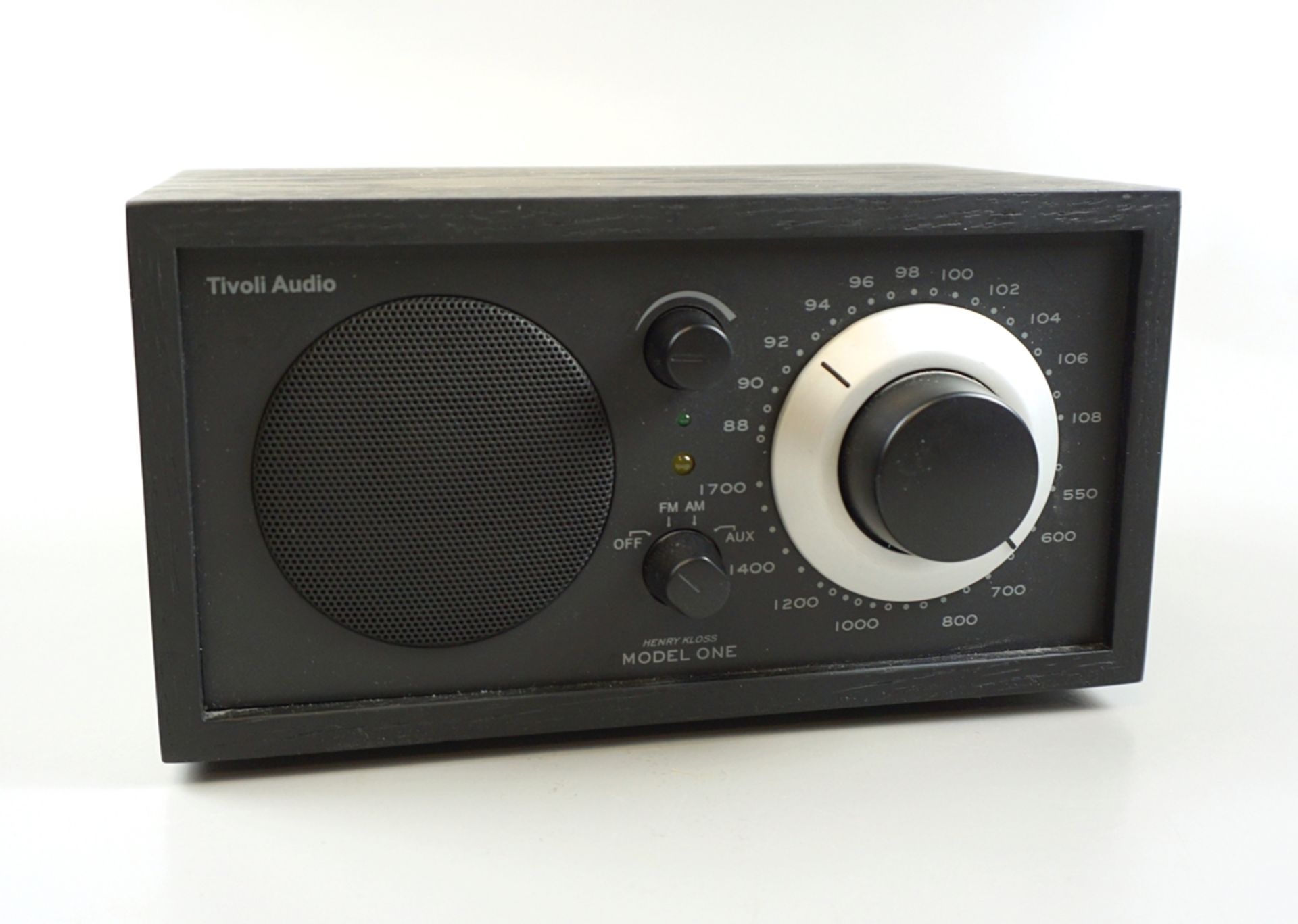 Henry Kloss, 2 Radios Tivoli Model One, Ausführung in Schwarz und Silber - Image 2 of 6