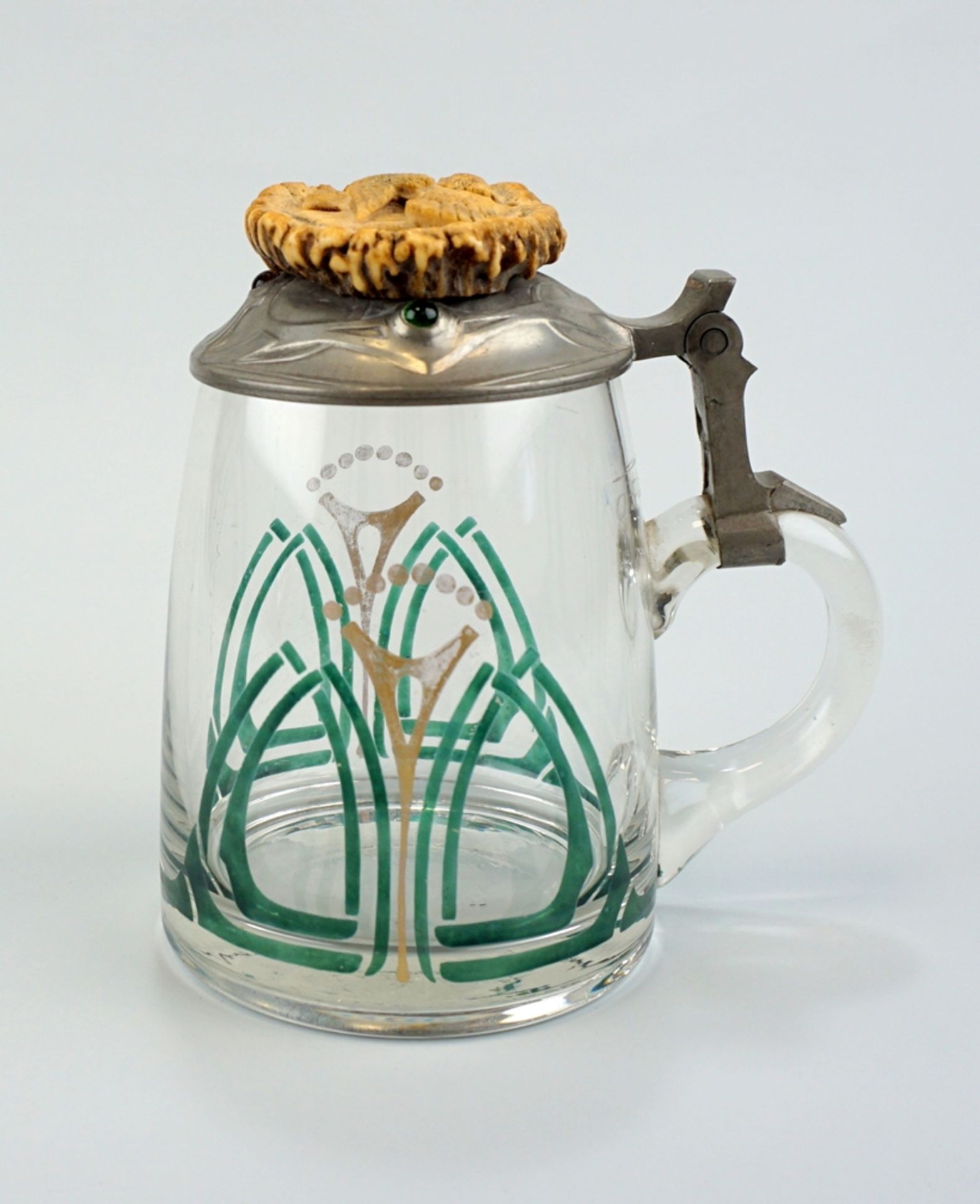 Glas-Bierkrug mit beschnitzter Hirschgeweihrose, Jugendstil