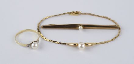 Perlenschmuck: Brosche und Armband, 333er Gold und Ring, 585er Gold