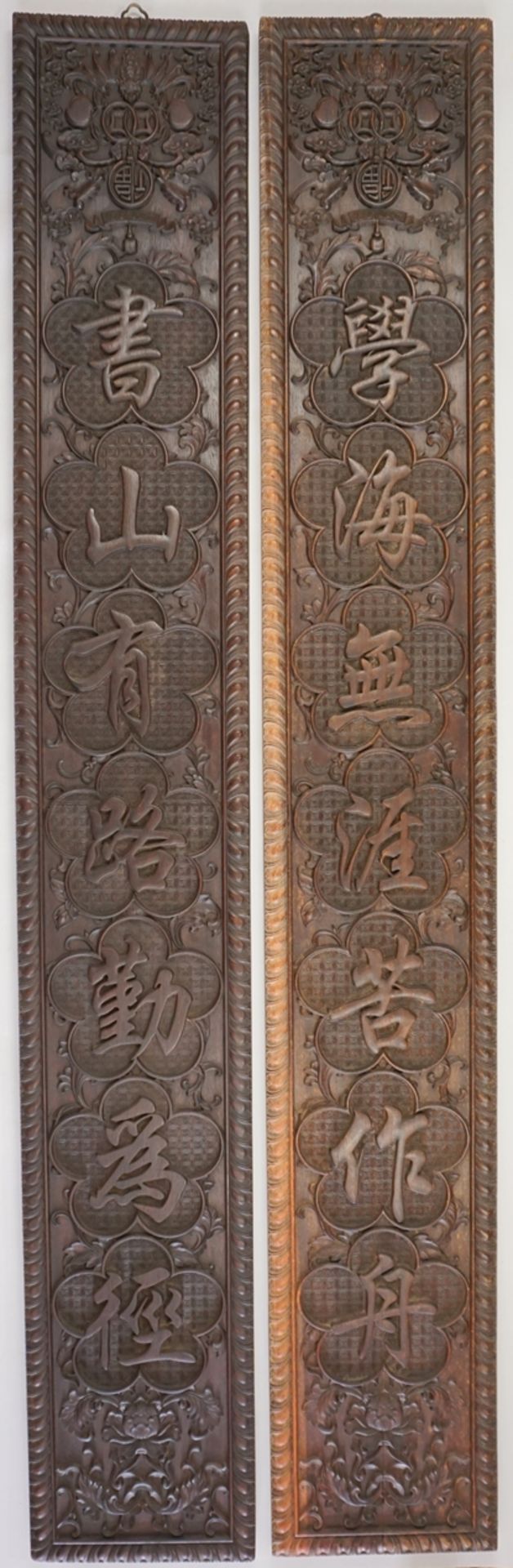 2 Wandreliefs / Paneele mit Schriftzeichen und Glücksmotiv Fledermaus, China