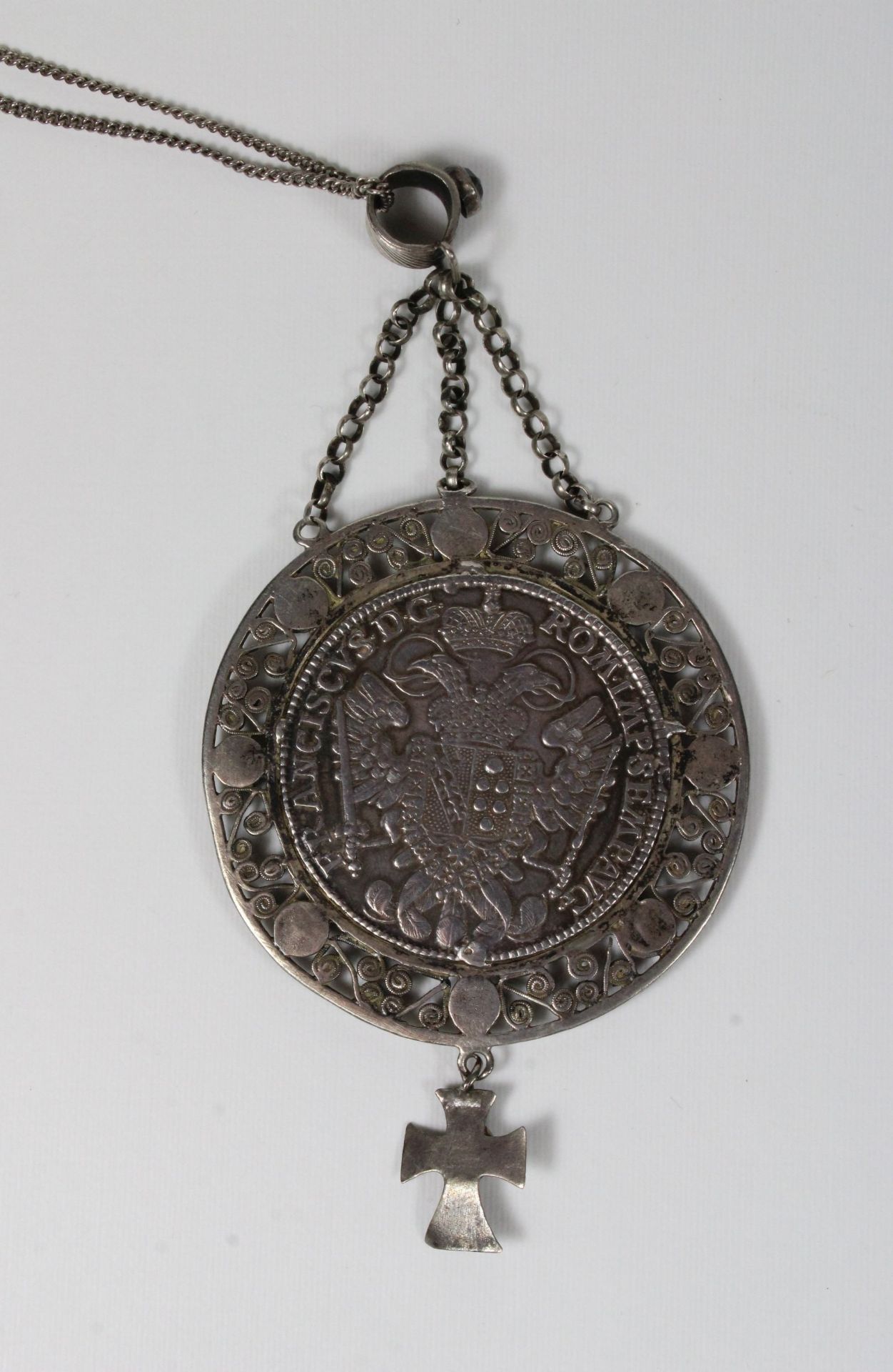 Nürnberg Taler. Prägejahr: 1765. Silbermünze, nachträglich schmuckvoll eingefasst. Altdeutschland N - Image 3 of 4