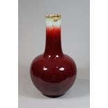 Vase, China, Porzellan, Ohne Marke, Sang de Boeuf mit Ochsenblutrot als Grundierung, H.: 45,5 cm. G