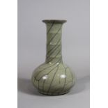 Tianqiuping Vase mit Krakeleeglasur, ohne Marke, H.: 19 cm. Guter, altersbedingter Zustand, Sammlun