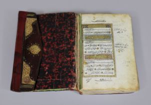 Koran auf arabisch, im Originalzustand. Handschriftlich und handbemalte Buchmalereien. 17./18. Jah