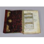 Koran auf arabisch, im Originalzustand. Handschriftlich und handbemalte Buchmalereien. 17./18. Jah