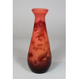 Emile Galle Vase, Glas, um 1900, farbloses Glas, mit rot hinterfangen, Überfang in Rottönen, glänze