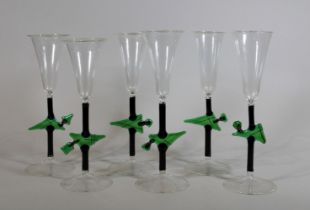 Sechs Sektgläser, Glas, Böhmen, 1989, unten signiert (Bergeshano) und datiert, H.: von 27,3 bis 29