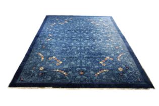 China Teppich, 304 x 420 cm. Guter Zustand mit Gebrauchsspuren.