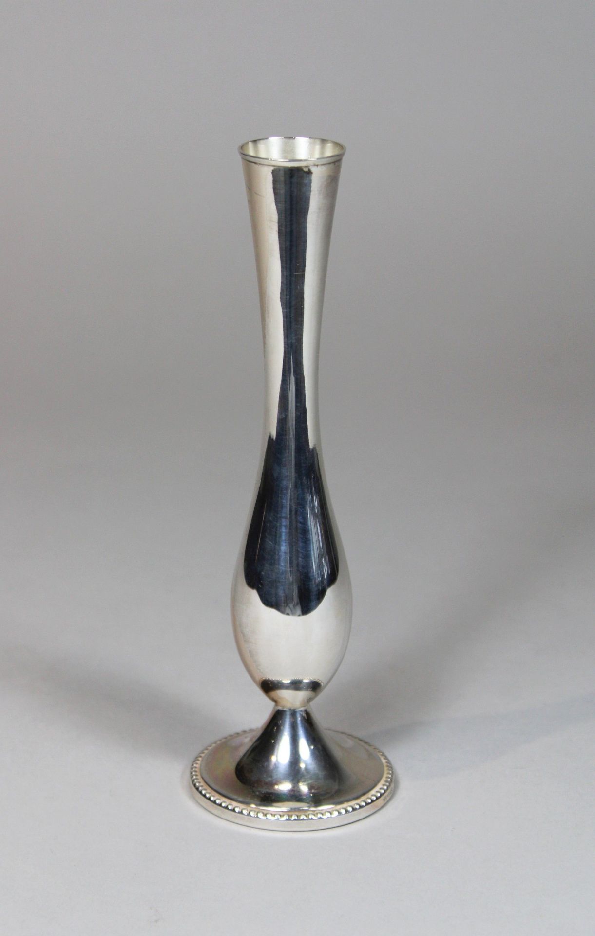 Schlanke Vase, Silber. 835 Silber Halbmond und Krone von Wilkens. Nicht verziert, nur am Bodenrand