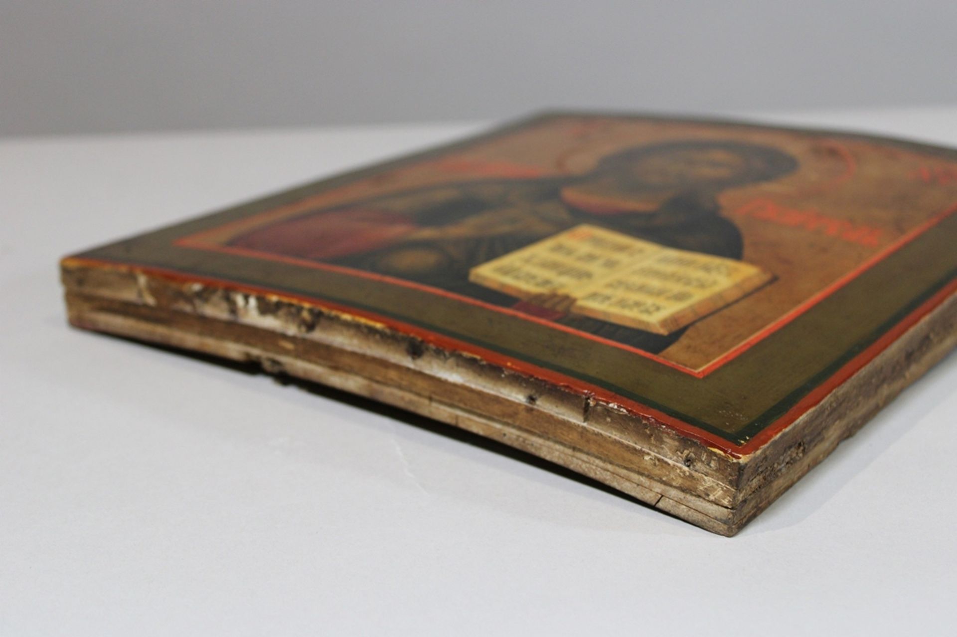 Christus Pantokrator, Ikone, Russland, 19. Jh., Holztafel aus drei Teilen, zwei Stirnseiten-Sponki, - Image 4 of 4