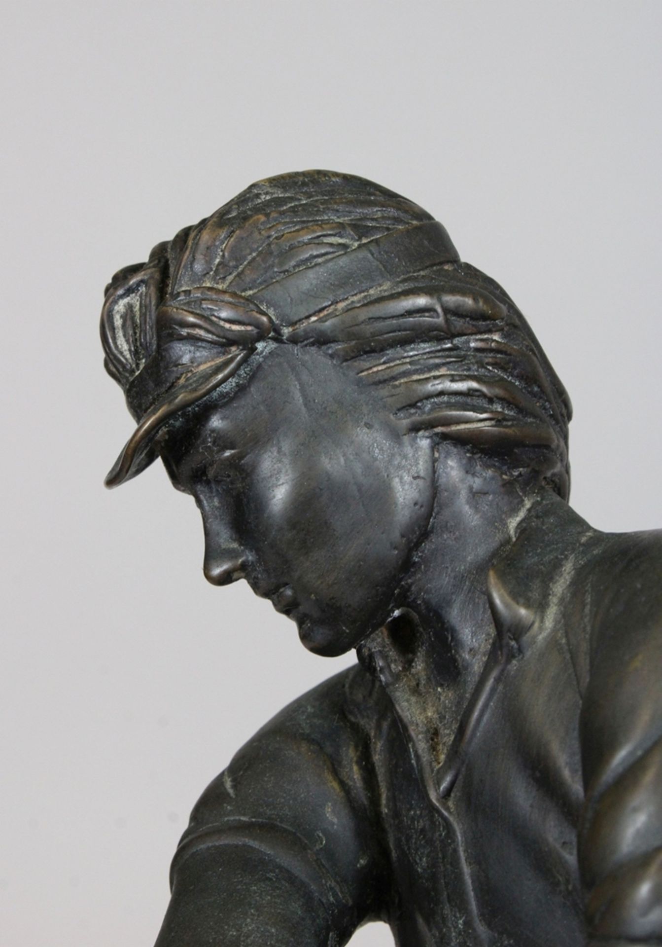 Bronzeskulptur, Golfer-Statue mit Schläger. Quadratischer Sockel. Unsigniert. Gebrauchszustand gut. - Image 2 of 2