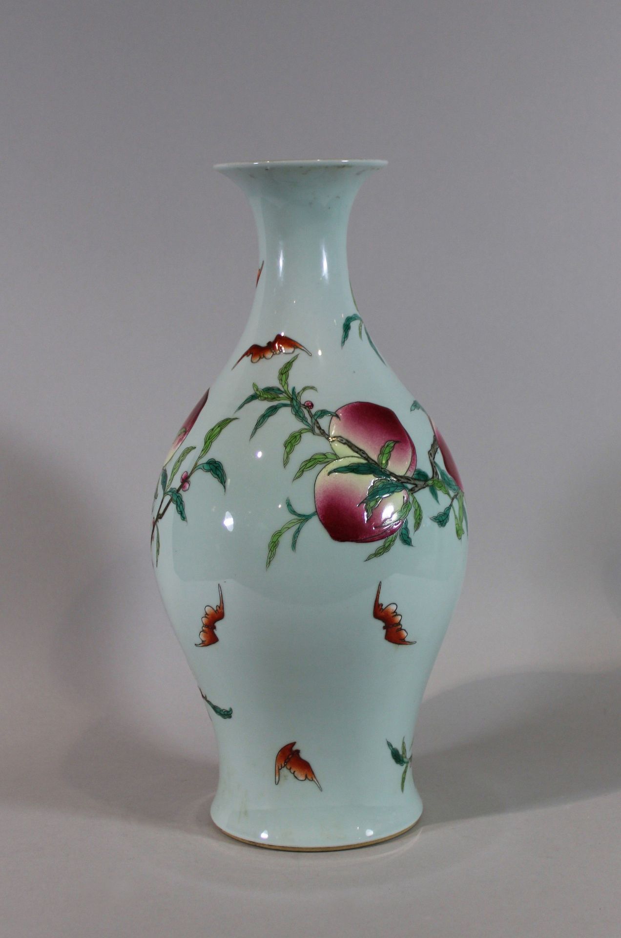 Vase, China, Porzellan, blaue Doppelring- und Sechszeichen Yongzheng Marke, polychrom bemalt mit Pf - Image 2 of 3