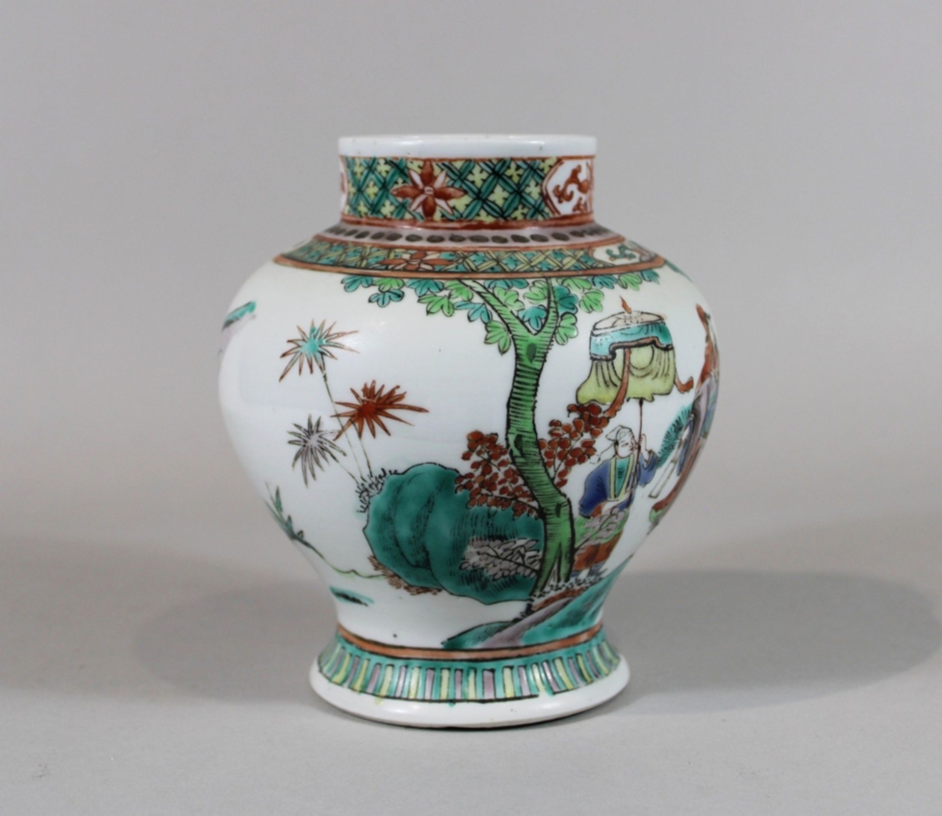 Porzellan Vase, China. Familie Verte. Polychrom bemalt. Ohne Bodenmarke. Altersbedingter guter Zust - Bild 2 aus 4