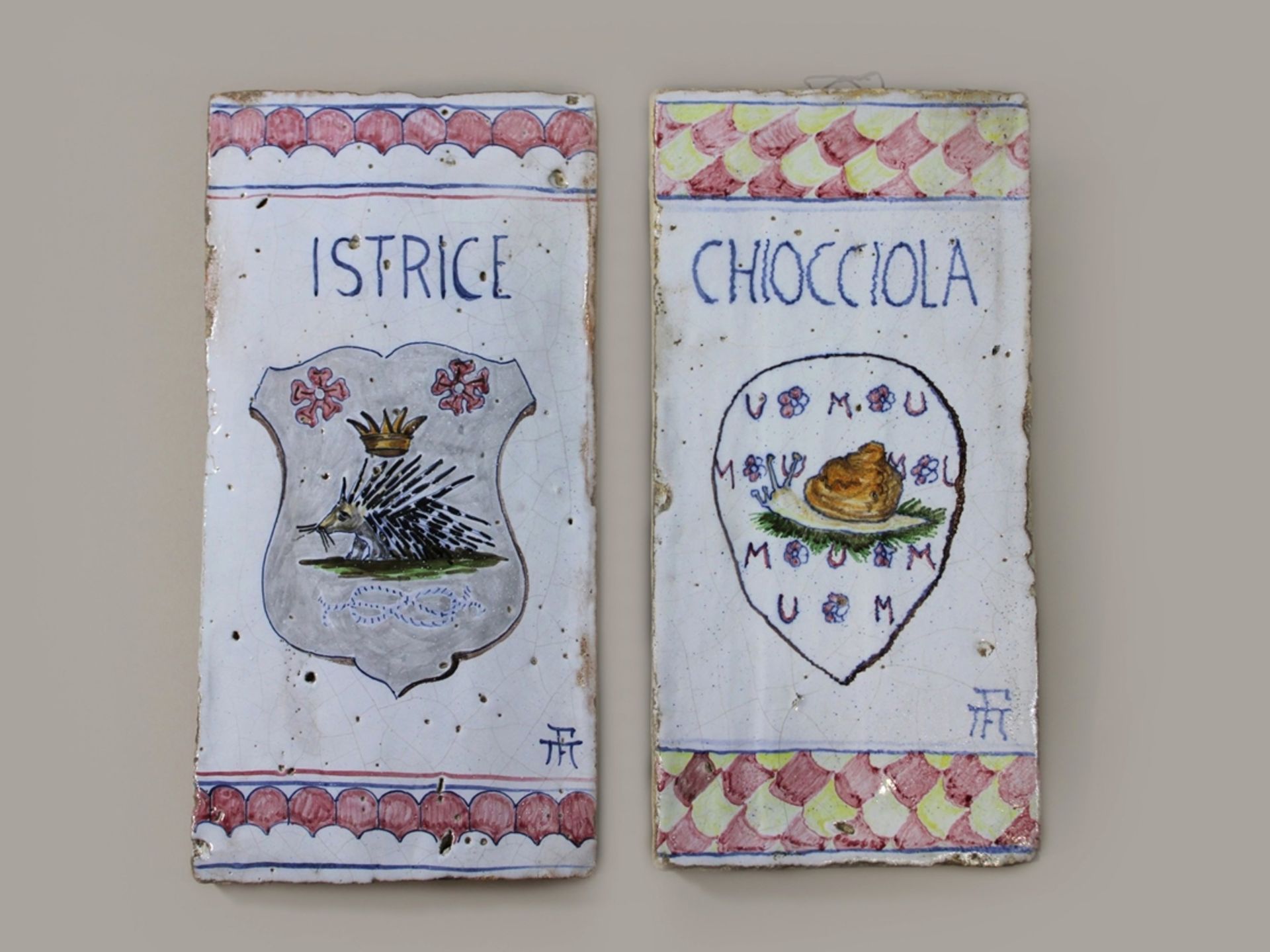 Paar Kacheln, Italien, unten rechts monogrammiert, Maße: ca. 33 x 16 cm.  Altersgemäßer Zustand, Ri