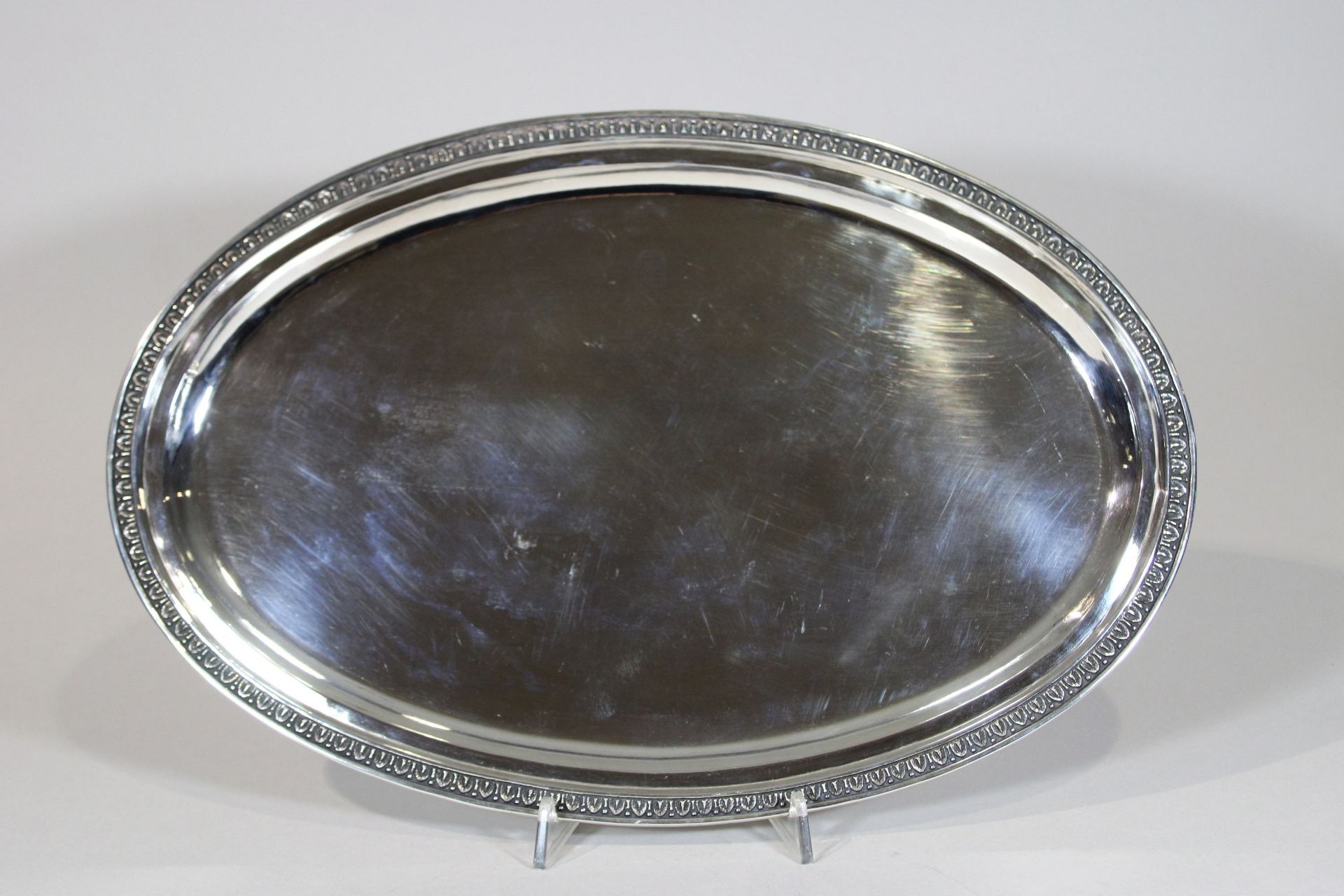 Tablett, 800er Silber, L.: 45 cm, 30 cm, Gewicht: ca. 1010 g. Guter, altersbedingter Zustand.