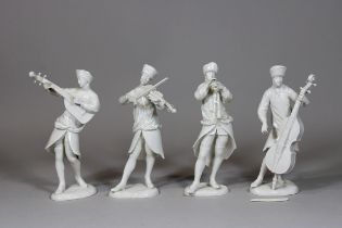 Vier Porzellanfiguren. Musikspieler mit diversen Instrumenten. Nymphenburger Porzellanmanufaktur, a