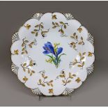 Prunkteller, Meissen, blaue Schwertermarke, 1. Wahl, Stilnummer: K226, Blumen- und Golddekor, Dm.: