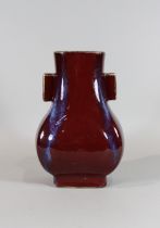 Fang Hu Vase, China, Porzellan, Sechszeichen Tongzhi Marke, Flambe-Glasur, H.: 27,7 cm. Guter, alte