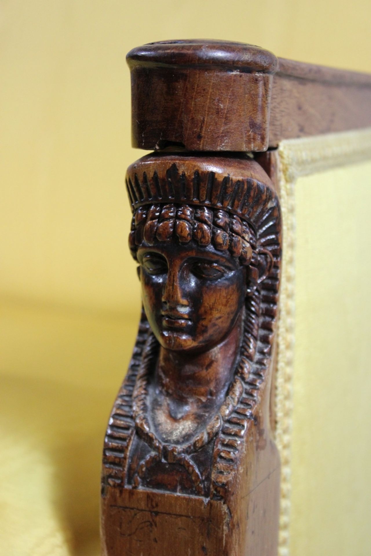 Fauteuil im Empire, Frankreich, Anfang 19. Jh., mit Sphinx-Dekorationen. Guter, altersbedingter Zus - Bild 2 aus 2