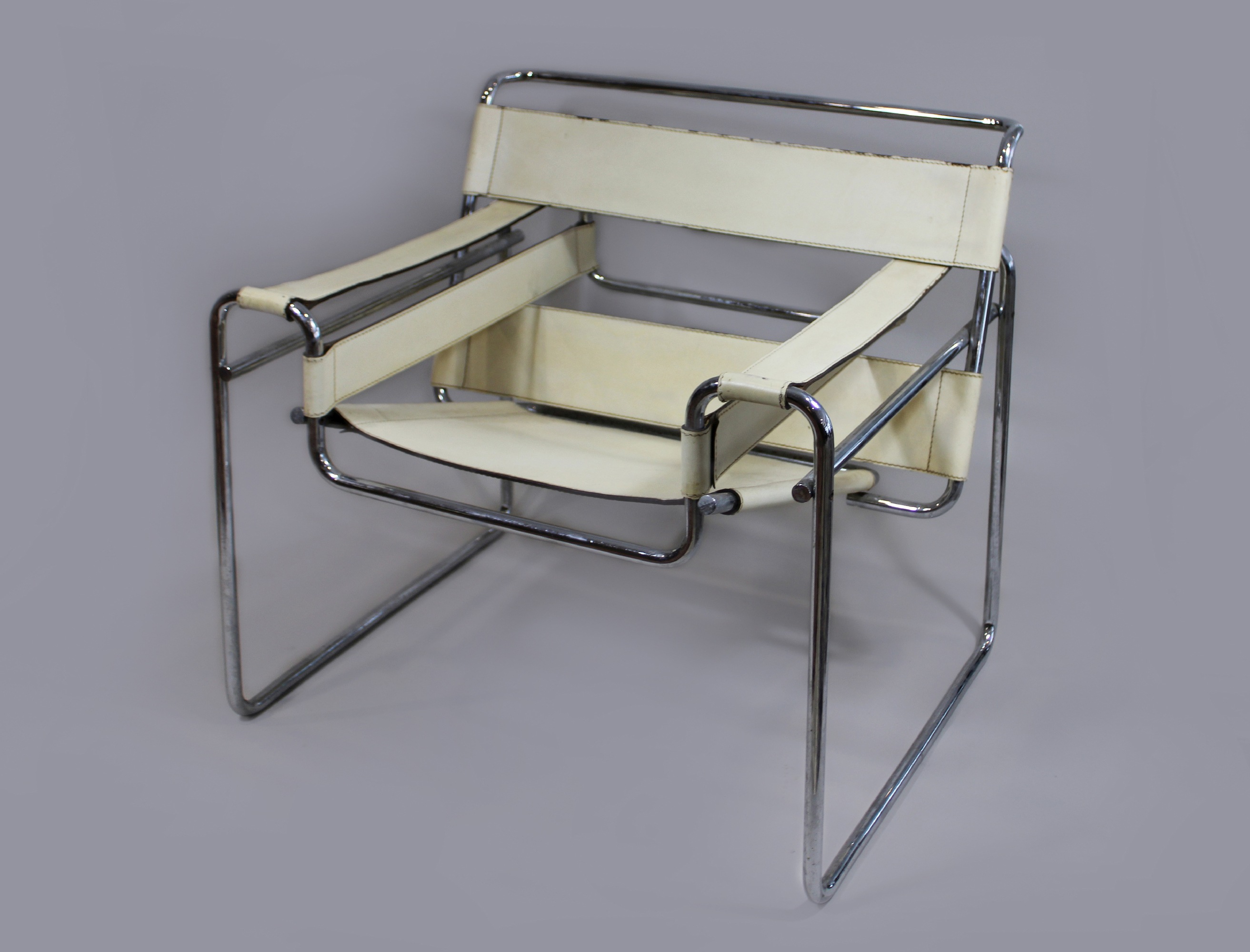 Wassily Chair, Designer: Marcel Breuer, Stahlrohr und Rindkernleder, 1960, auf dem Leder signiert.