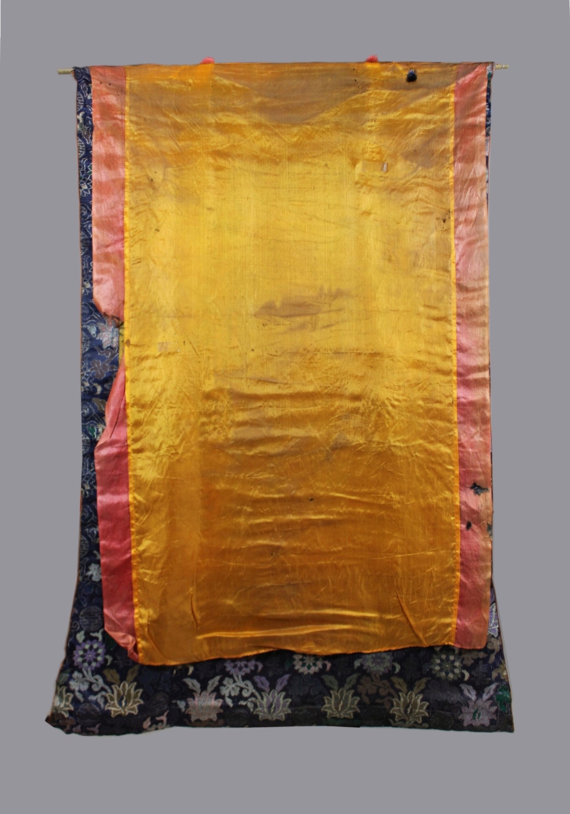 Mandala-Thangka, Tibet/Nepal, 20. Jh., in Brokateinfassung, mit Vorhang, verso signiert, Bildmaße: - Image 3 of 7