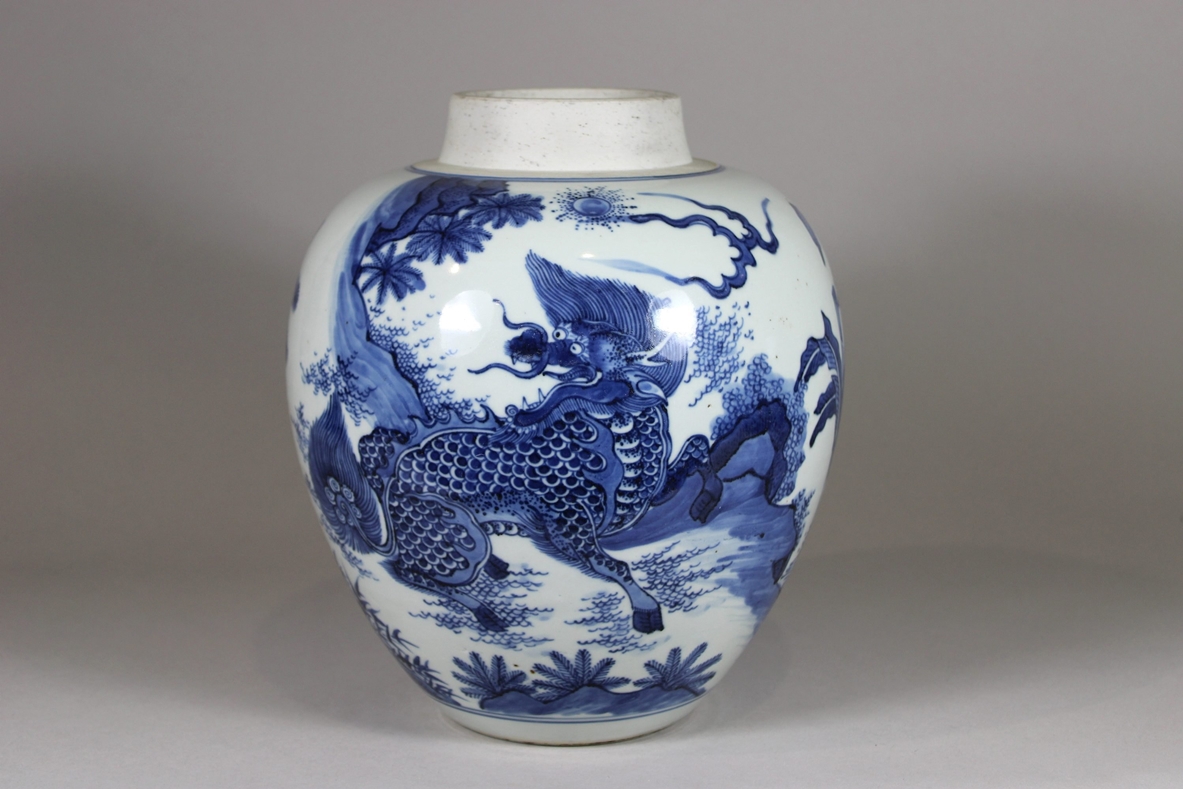 Ingwertopf, China, Porzellan, Ohne Marke, blau-weiße Bemalung, Phönix- und Drachendekor, H.: 26,5 c - Image 2 of 6